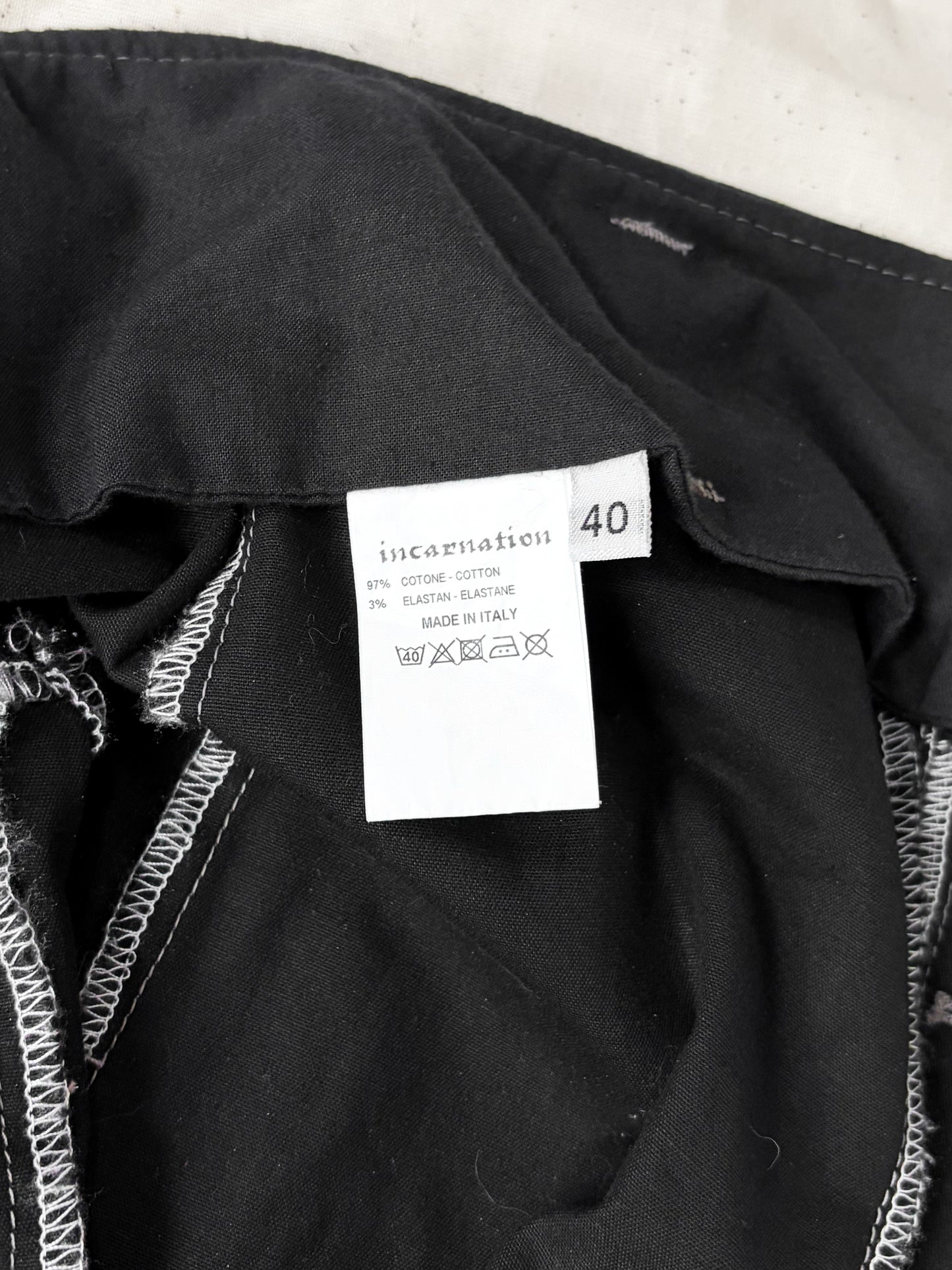 OVERLOCK STITCH DROP-CROTCH SKINNY PANTS