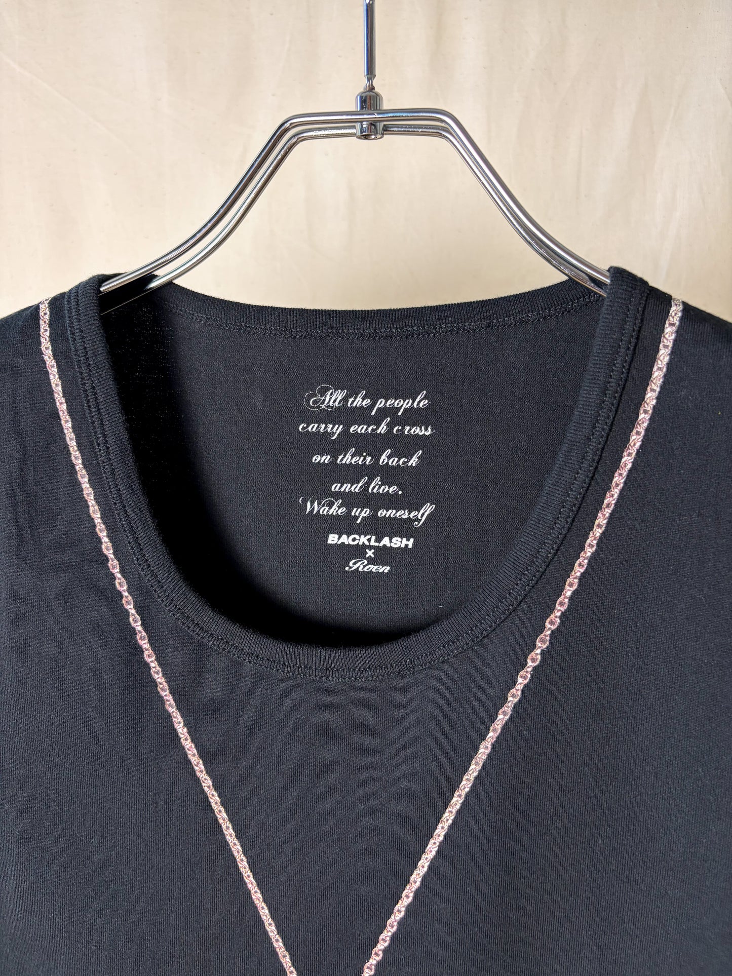 ROEN CROSS PENDANT T-SHIRT