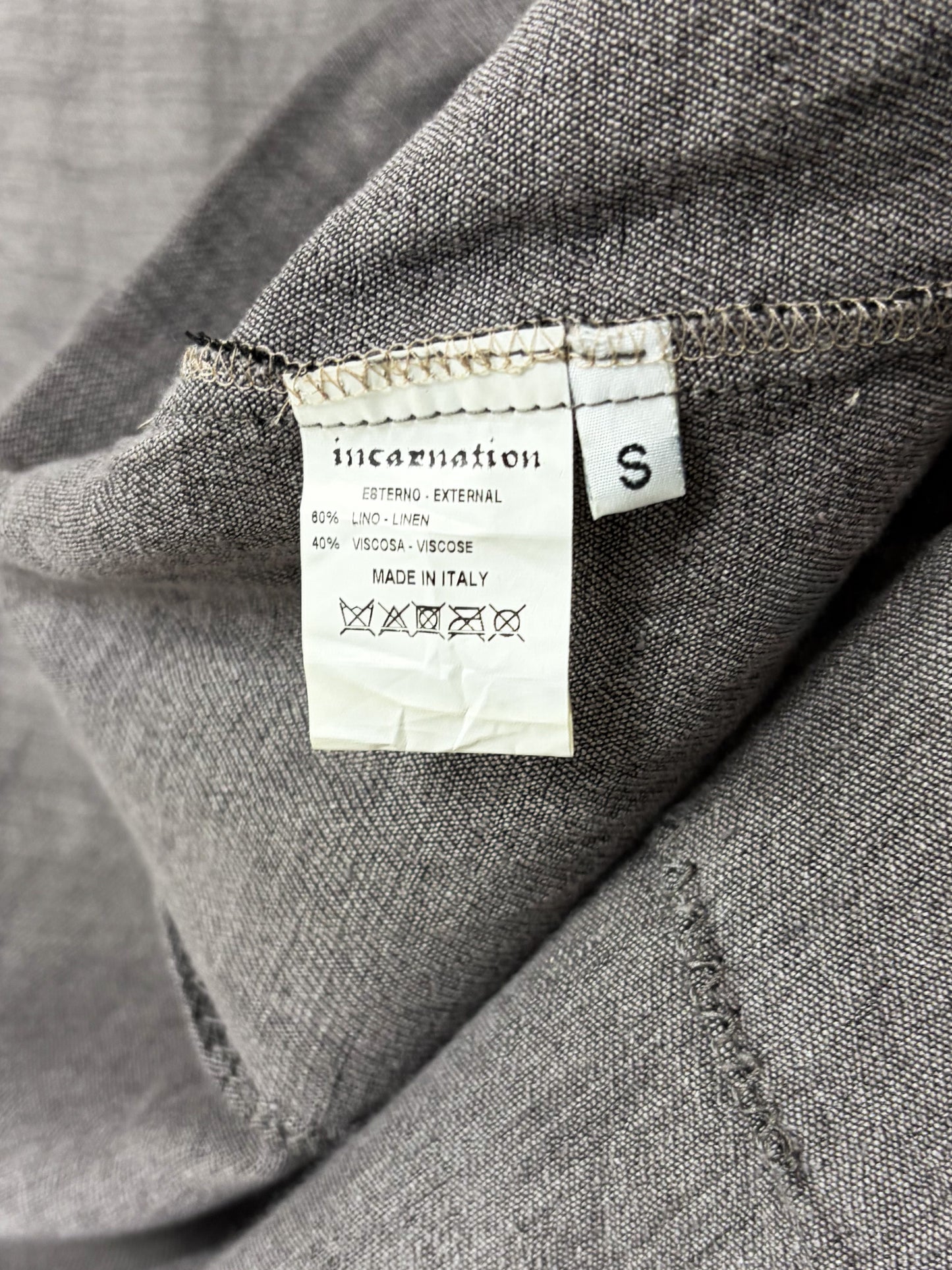 OVERLOCK STITCH BUTTON-UP SHIRT