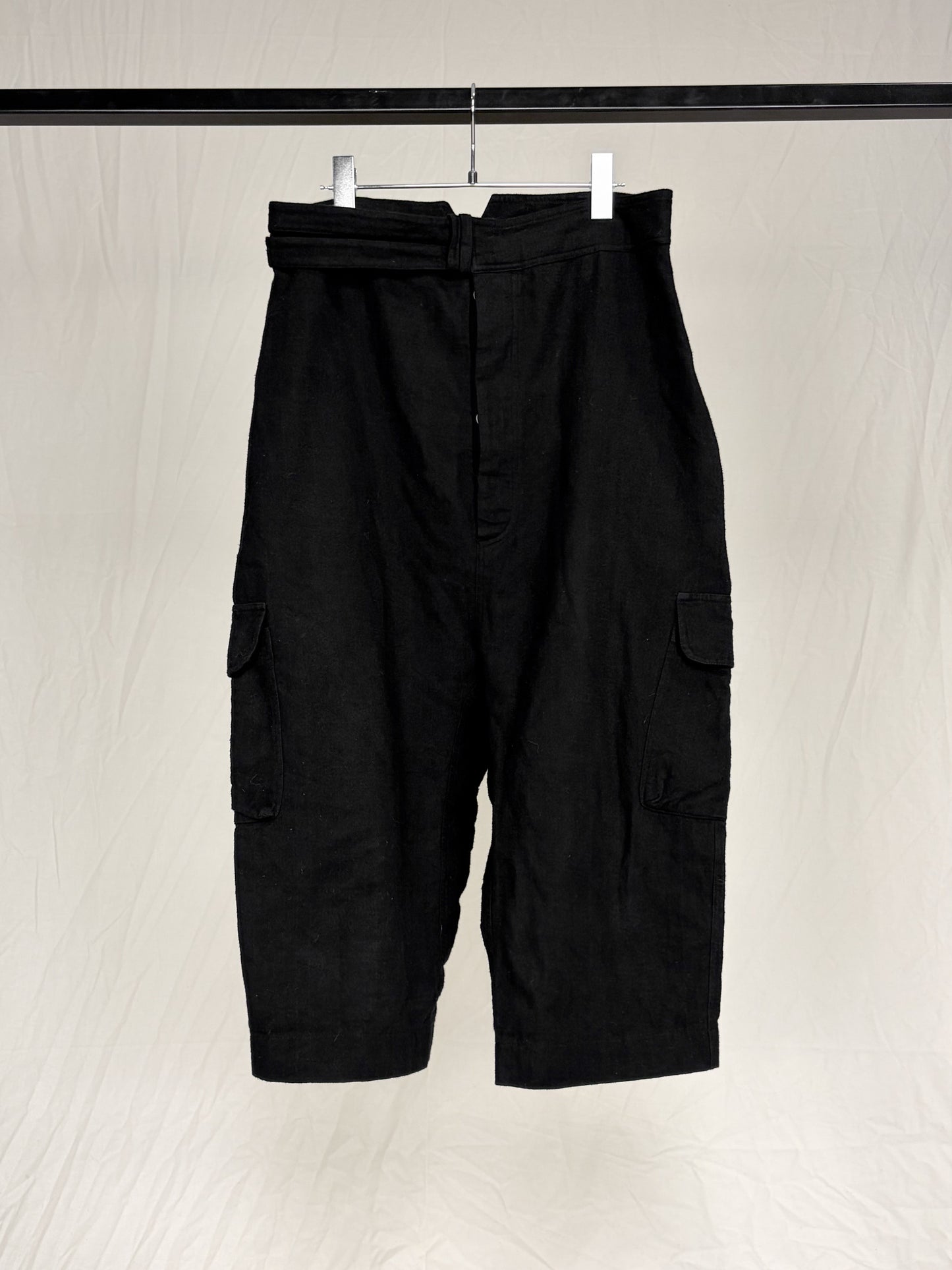 DROP-CROTCH CROPPED CARGO PANTS