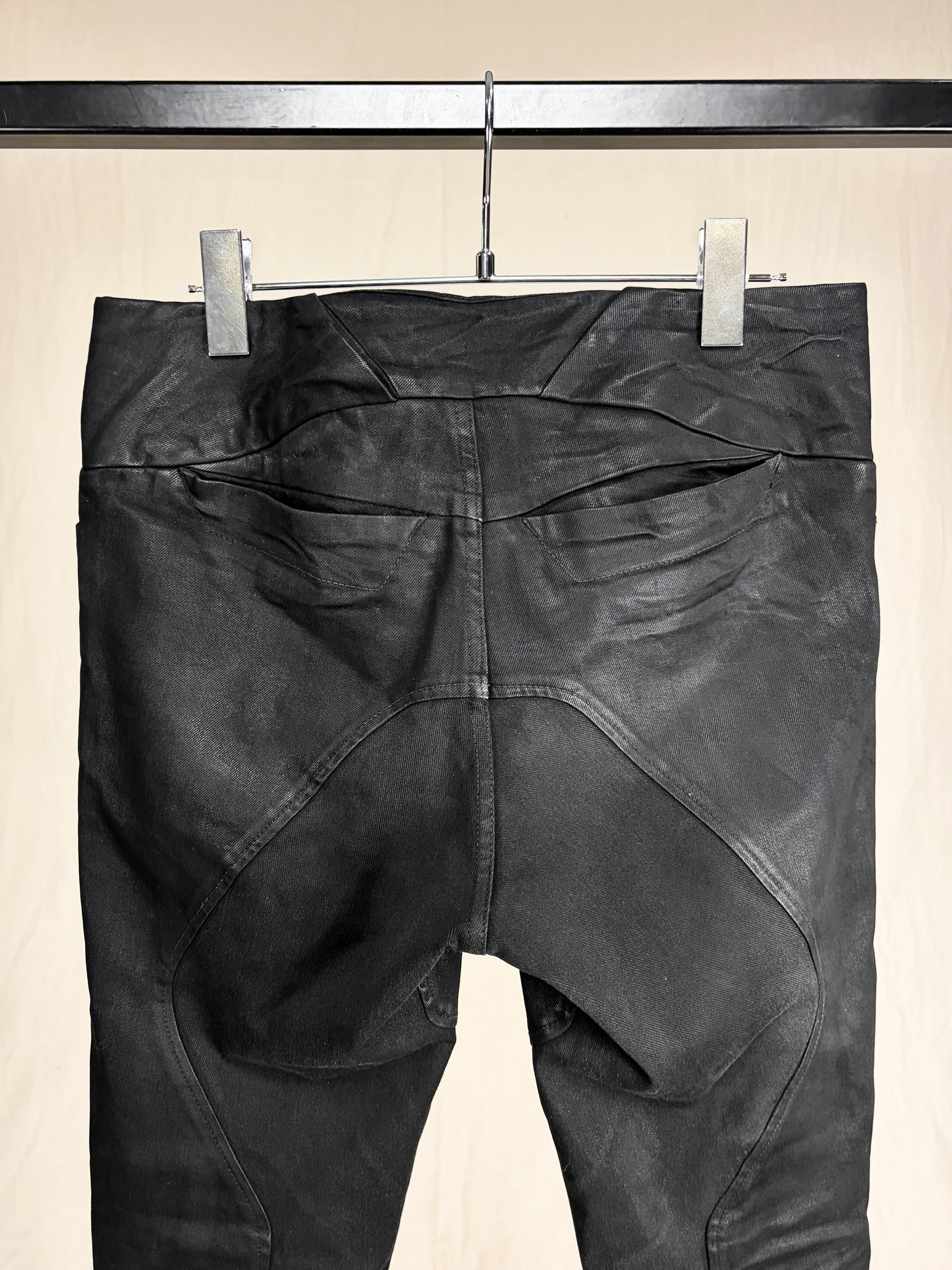 A/W2015 "SPHERE" GEOMETRIC CUT WAXED SKINNY JEANS