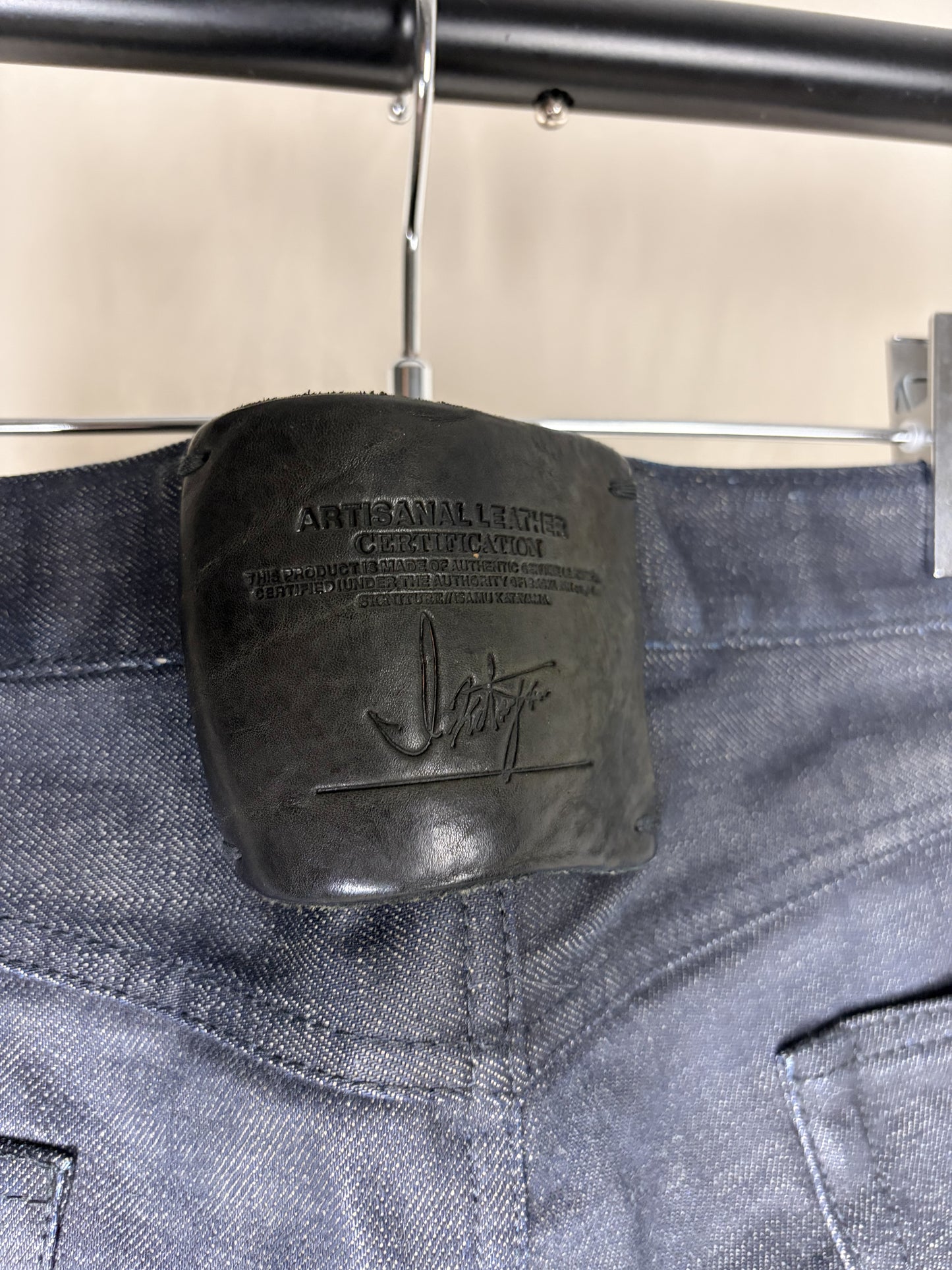 RESIN-COATED SKINNY JEANS