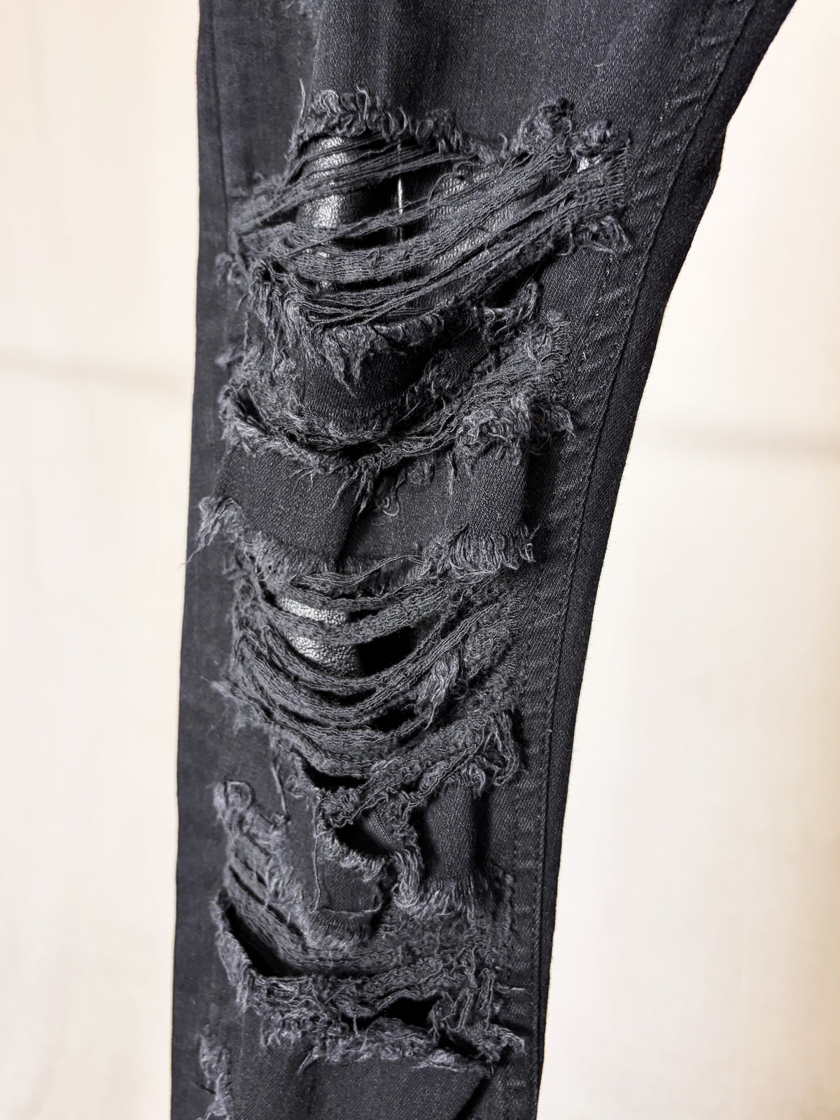 LEATHER REPAIR DISTRESSED SKINNY JEANS