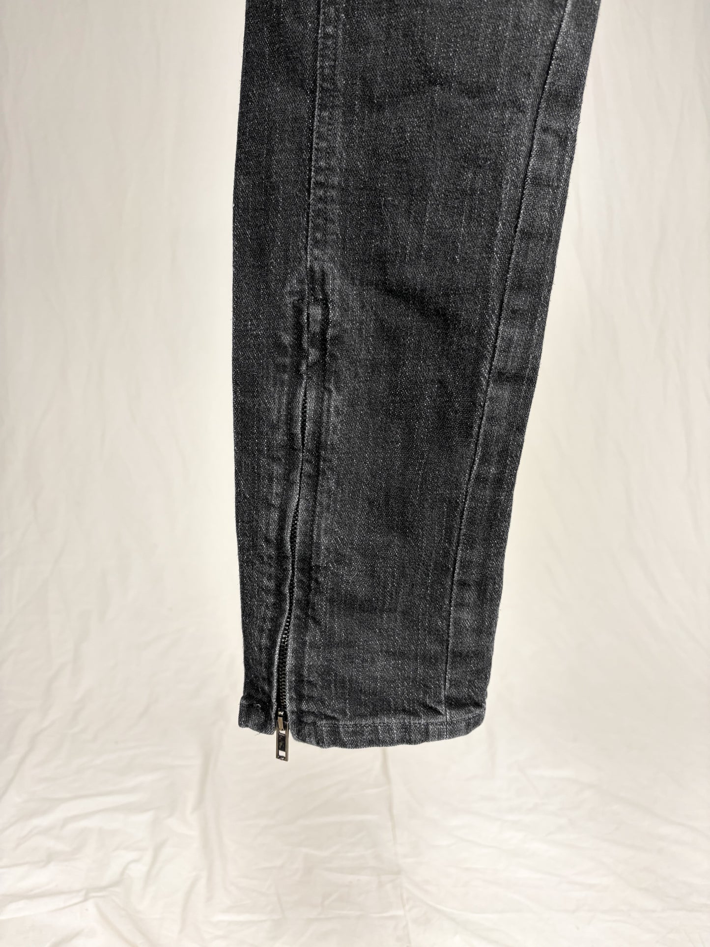 GEOMETRIC STITCH ZIP SKINNY JEANS