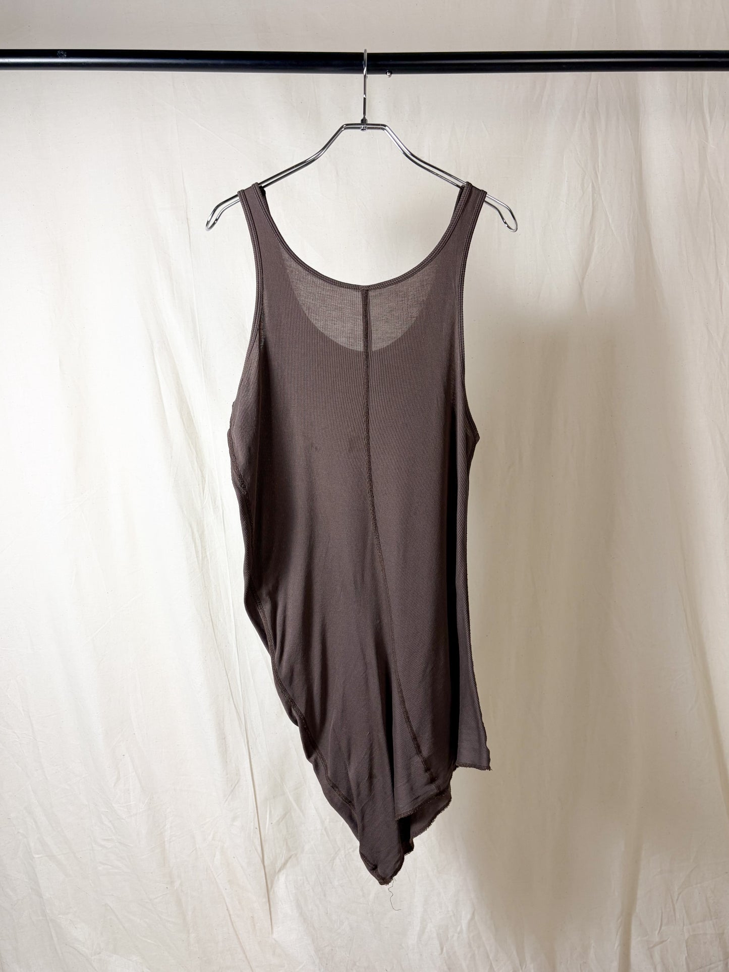 CURVED RIBBED TANK TOP