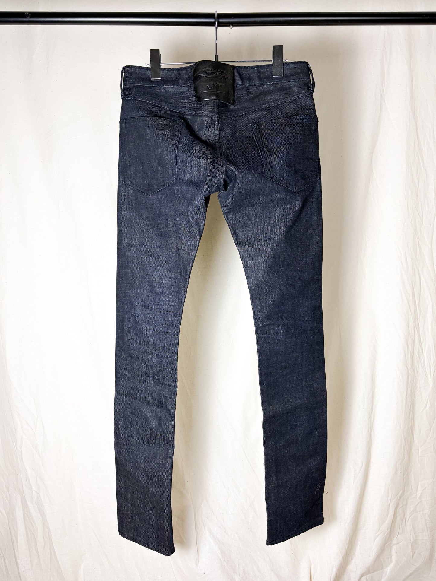 RESIN-COATED SKINNY JEANS