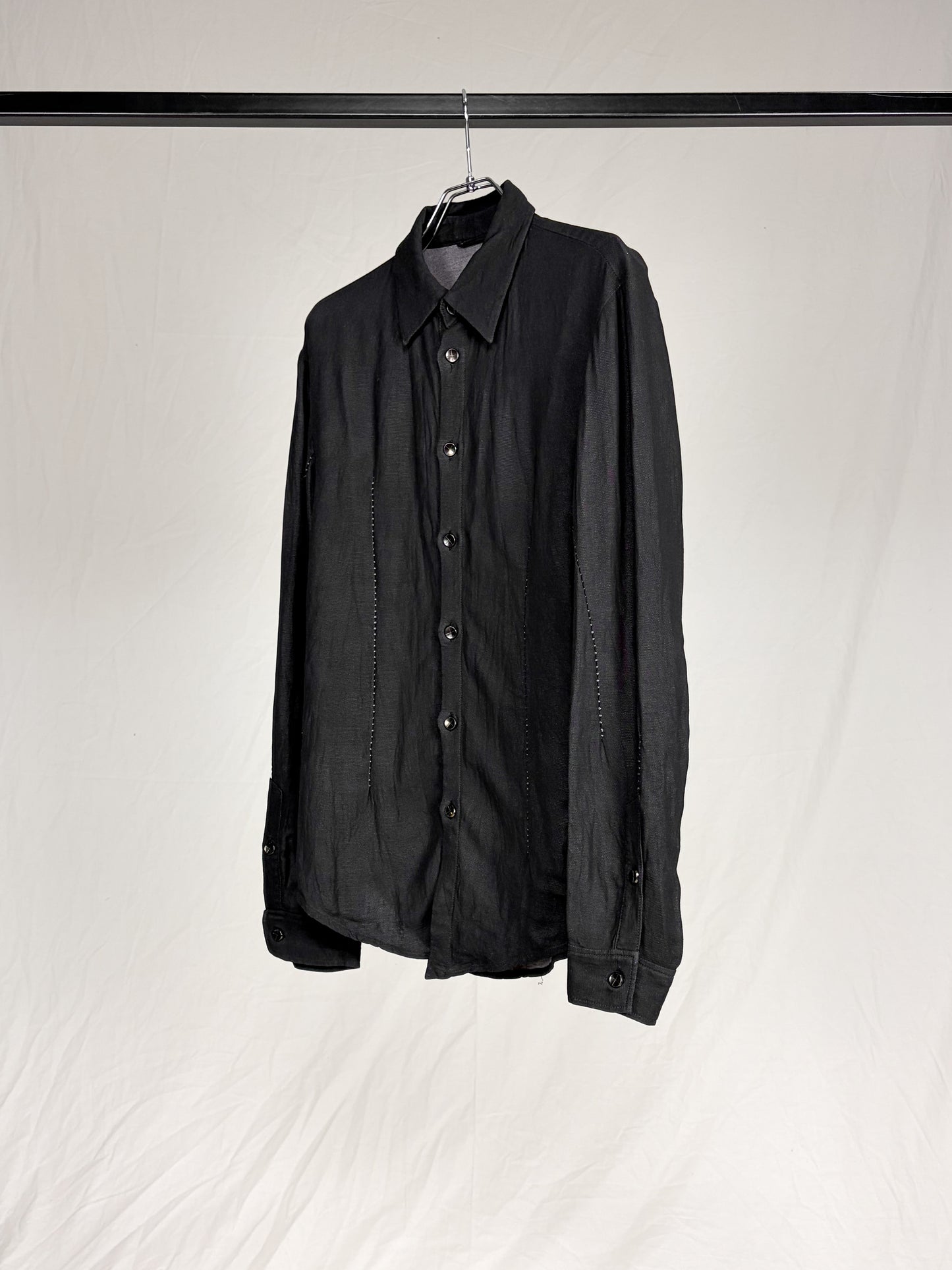 OVERLOCK STITCH BUTTON-UP SHIRT