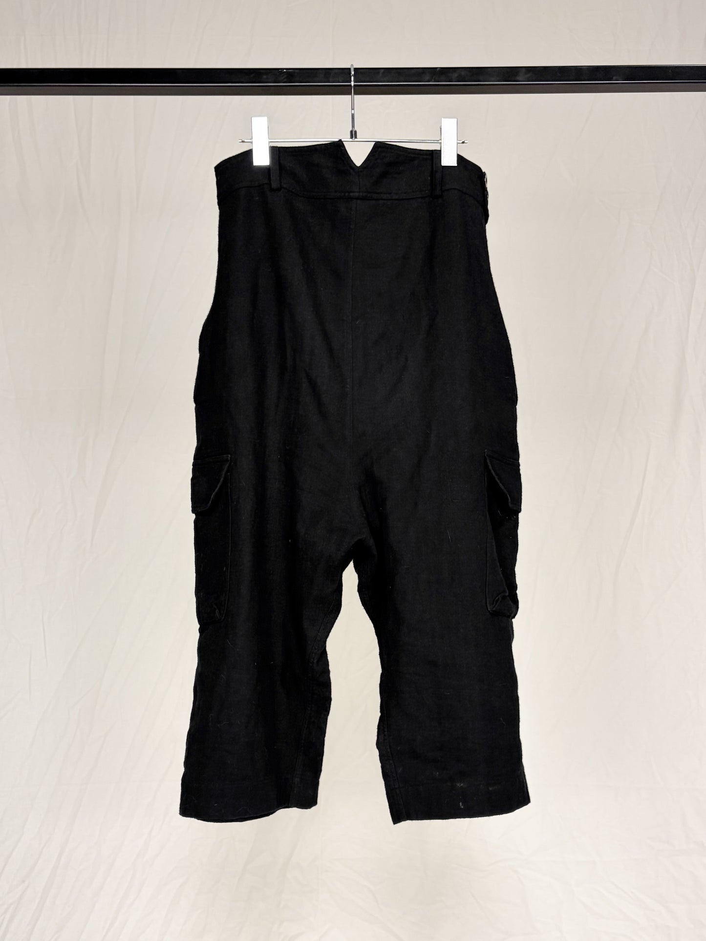 DROP-CROTCH CROPPED CARGO PANTS