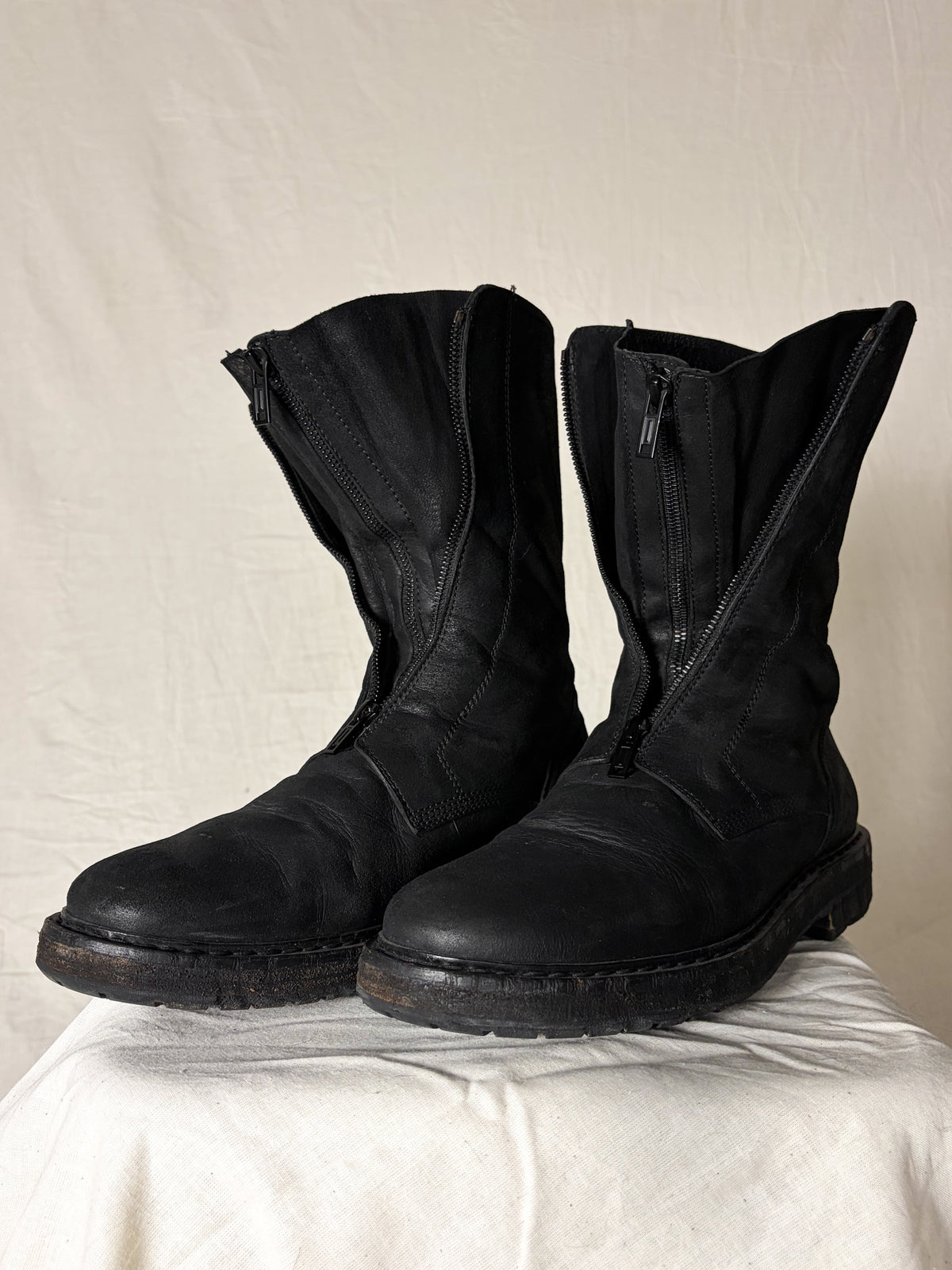 “WILLY A.” DOUBLE FRONT ZIP LEATHER BOOT