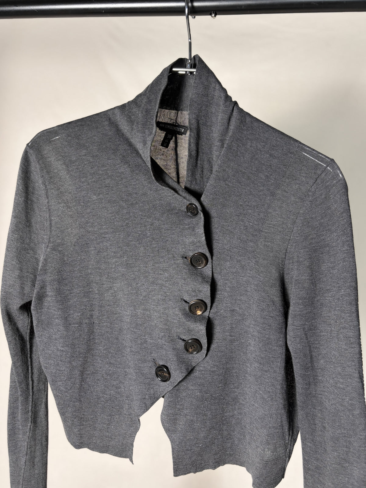 ASYMMETRICAL CROPPED CARDIGAN