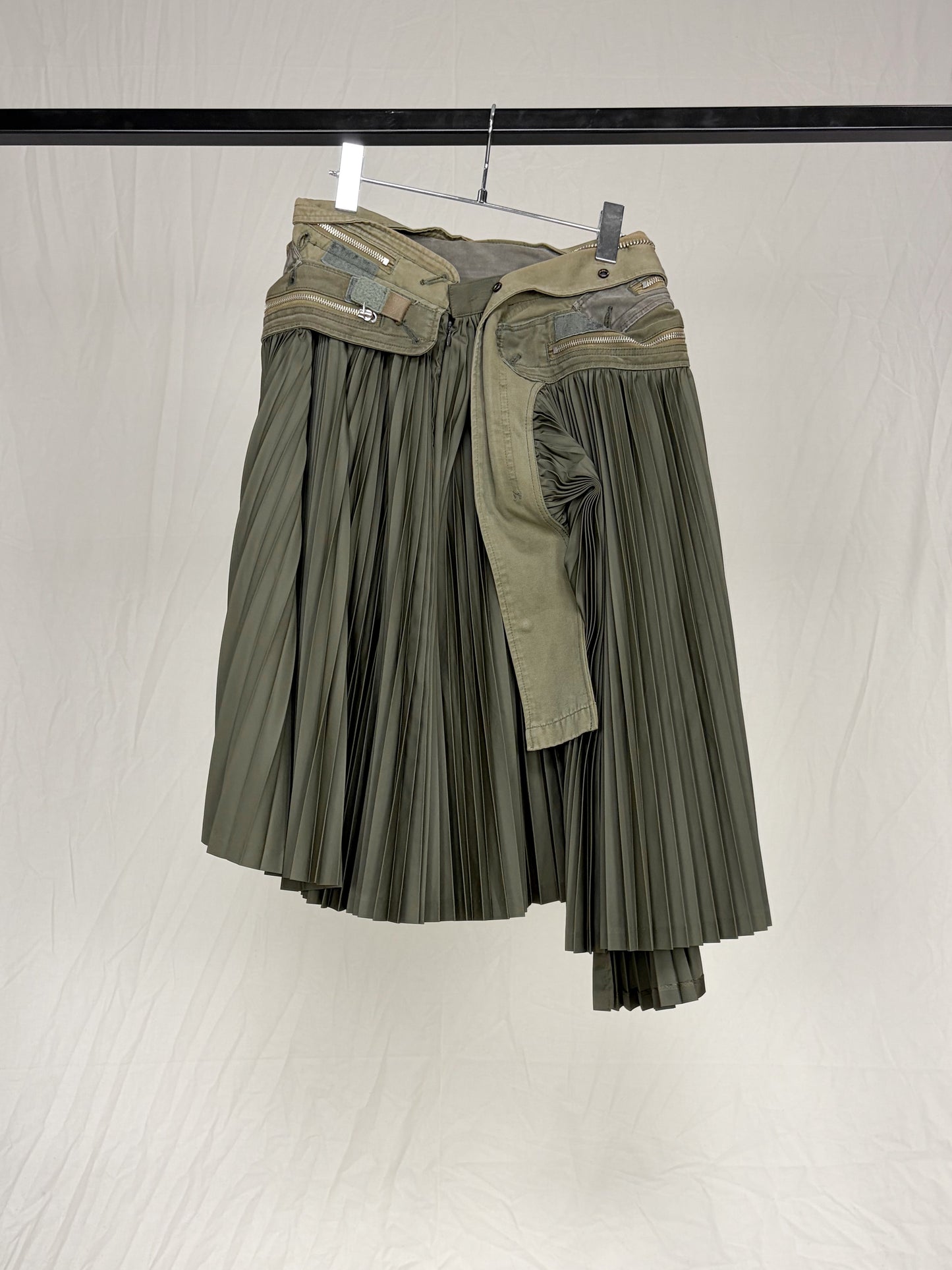 A/W2006 RECONSTRUCTED ASYMMETRICAL MILITARY SKIRT