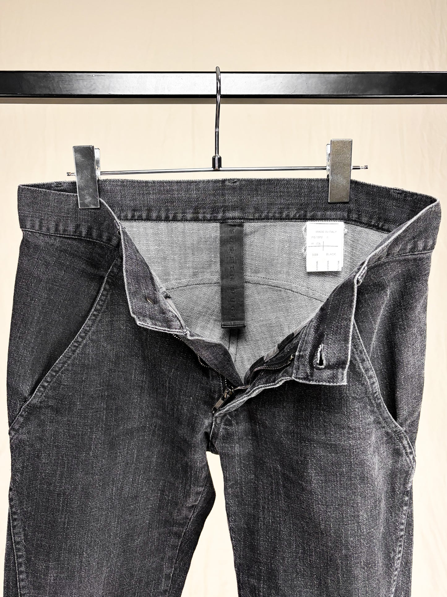 GEOMETRIC STITCH ZIP SKINNY JEANS