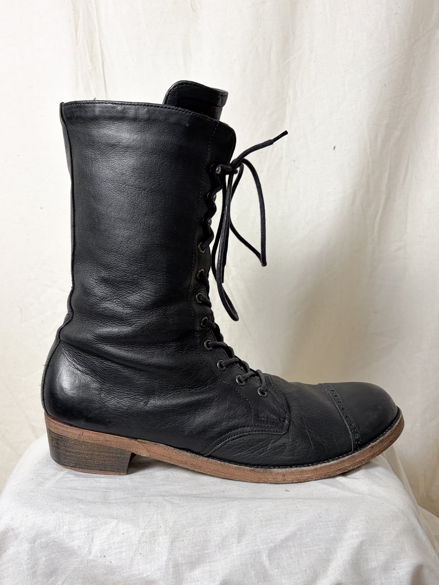 EARLY 2000s LEATHER COMBAT BOOTS