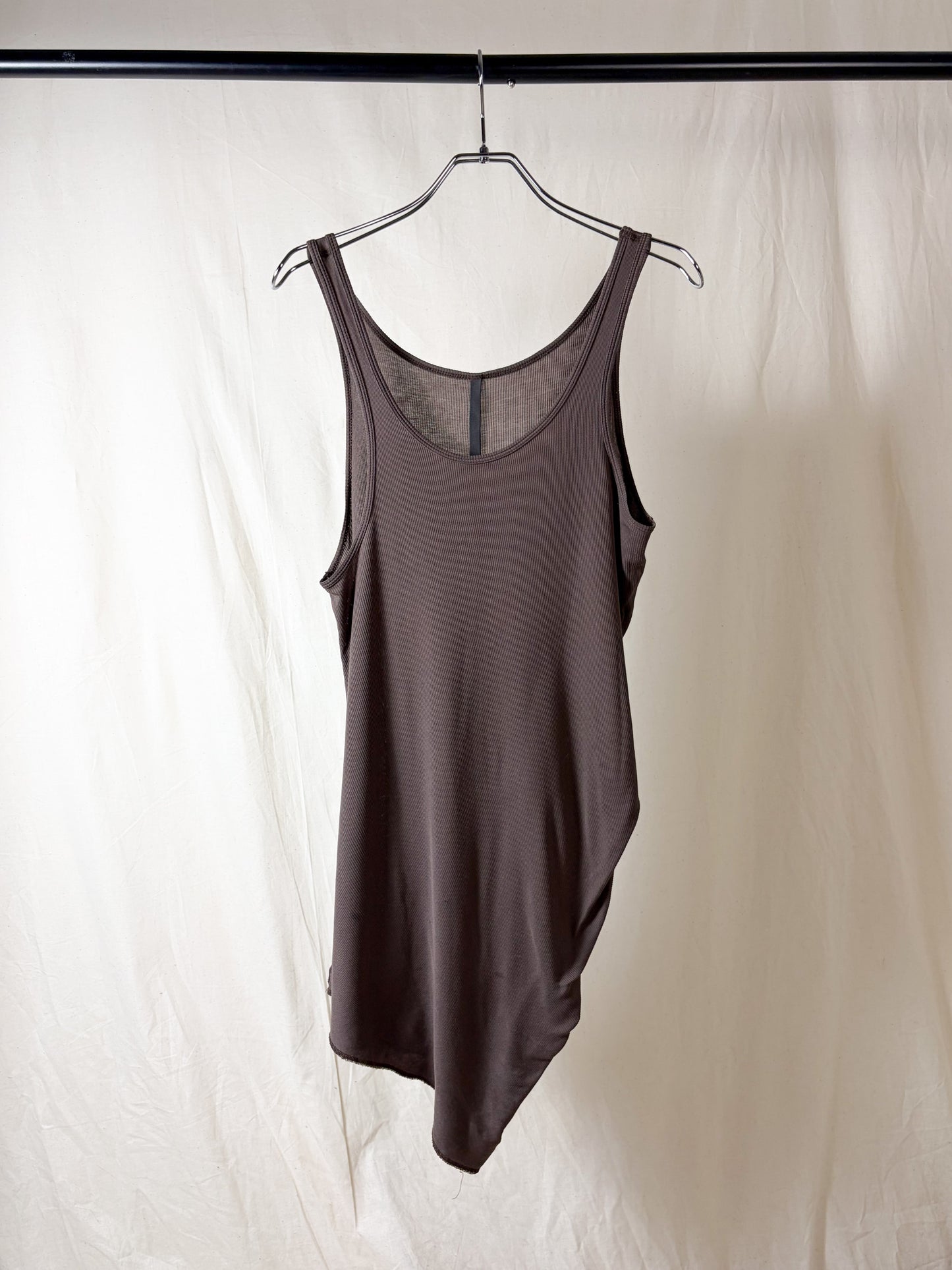 CURVED RIBBED TANK TOP