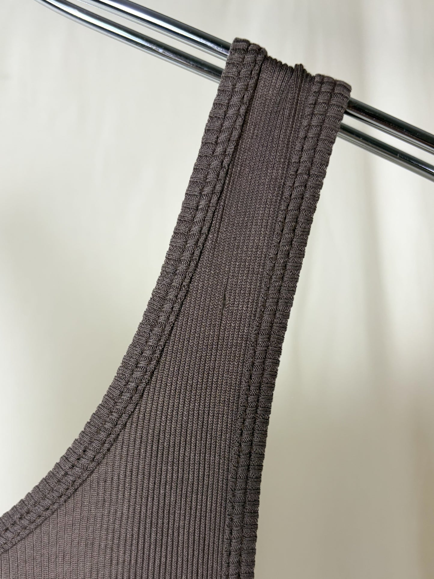 CURVED RIBBED TANK TOP