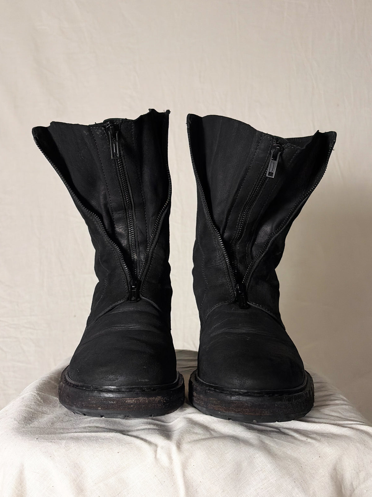 “WILLY A.” DOUBLE FRONT ZIP LEATHER BOOT