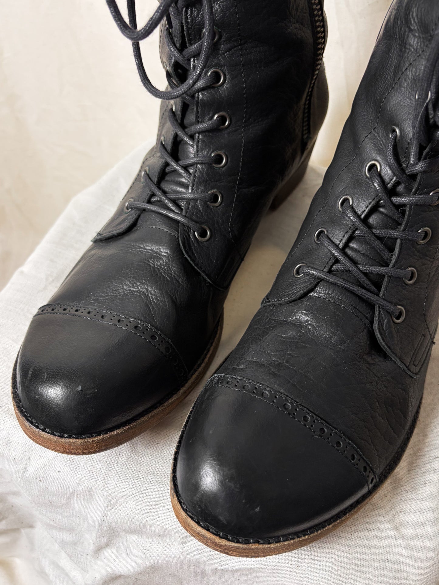 EARLY 2000s LEATHER COMBAT BOOTS