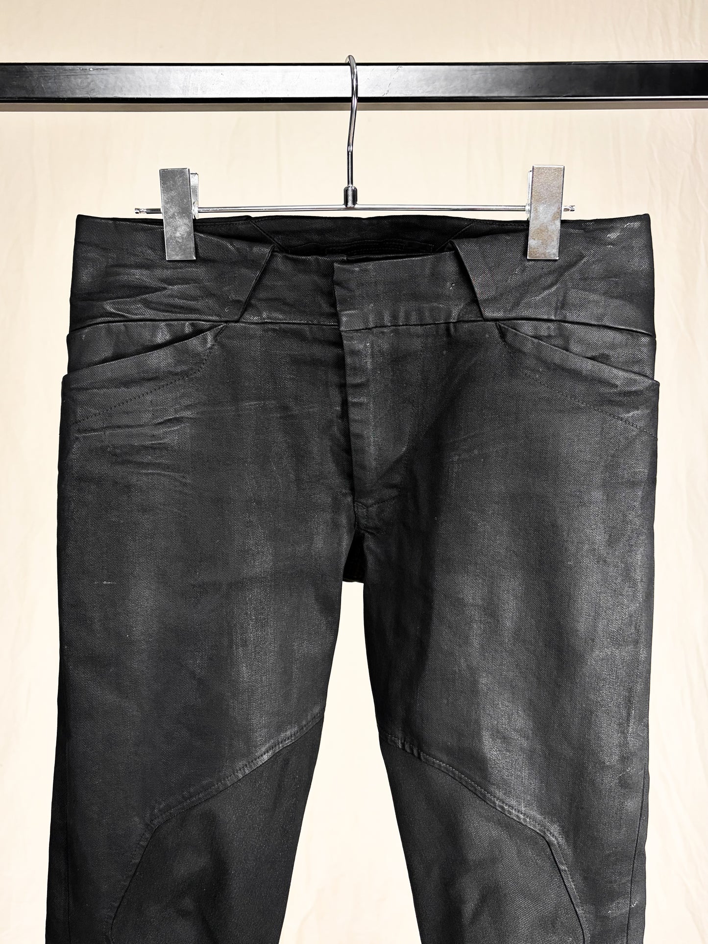 A/W2015 "SPHERE" GEOMETRIC CUT WAXED SKINNY JEANS
