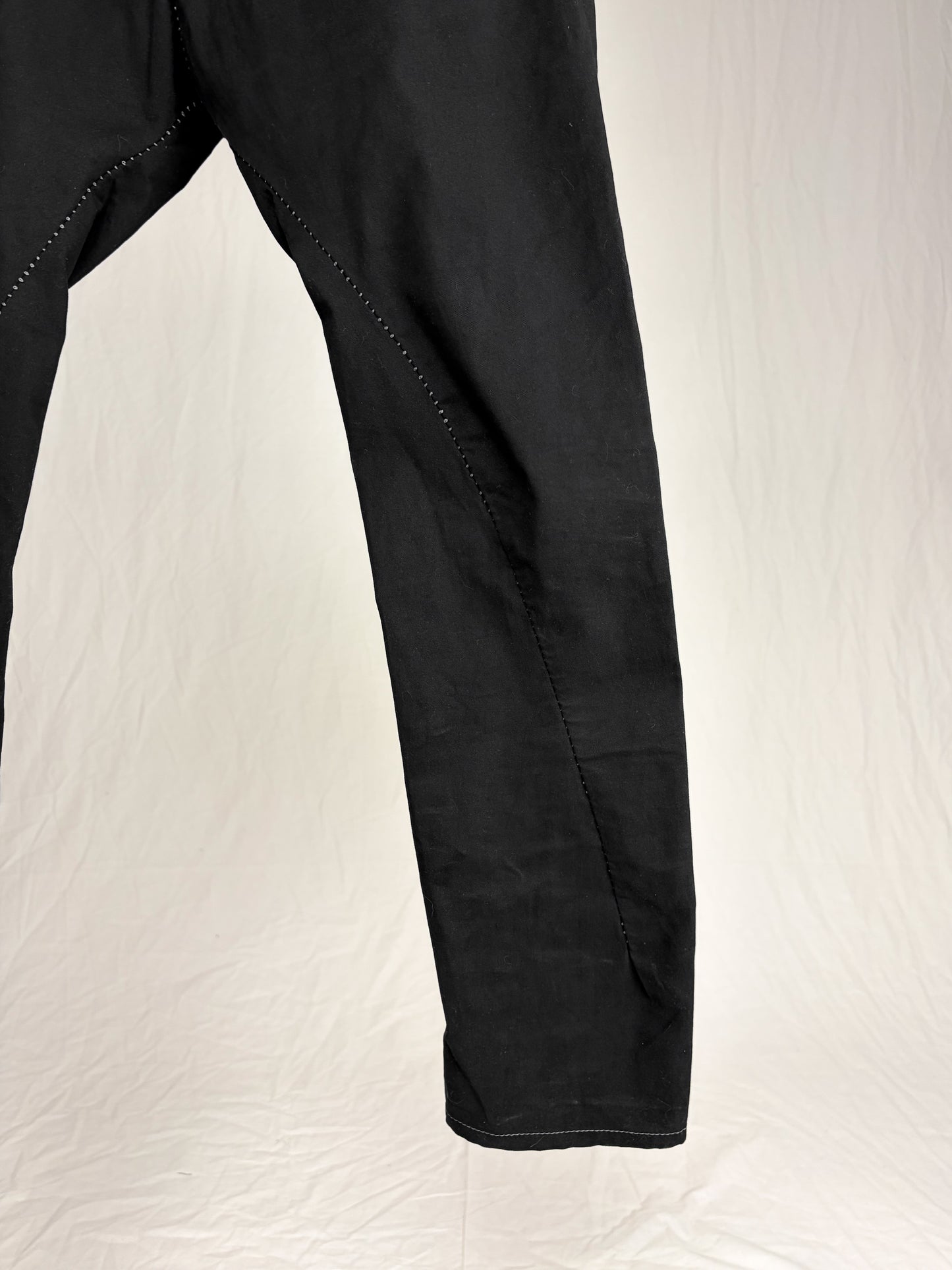 OVERLOCK STITCH DROP-CROTCH SKINNY PANTS