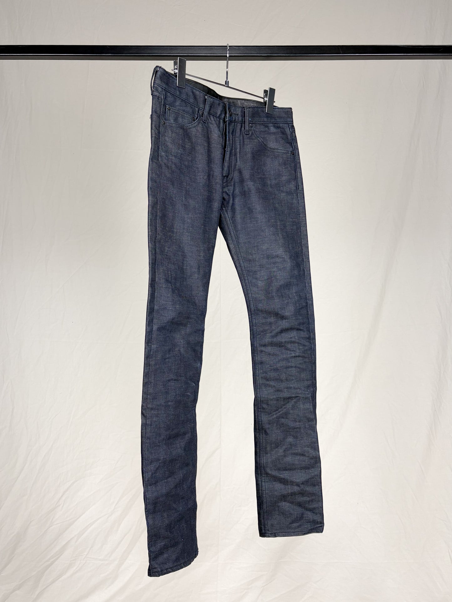 RESIN-COATED SKINNY JEANS