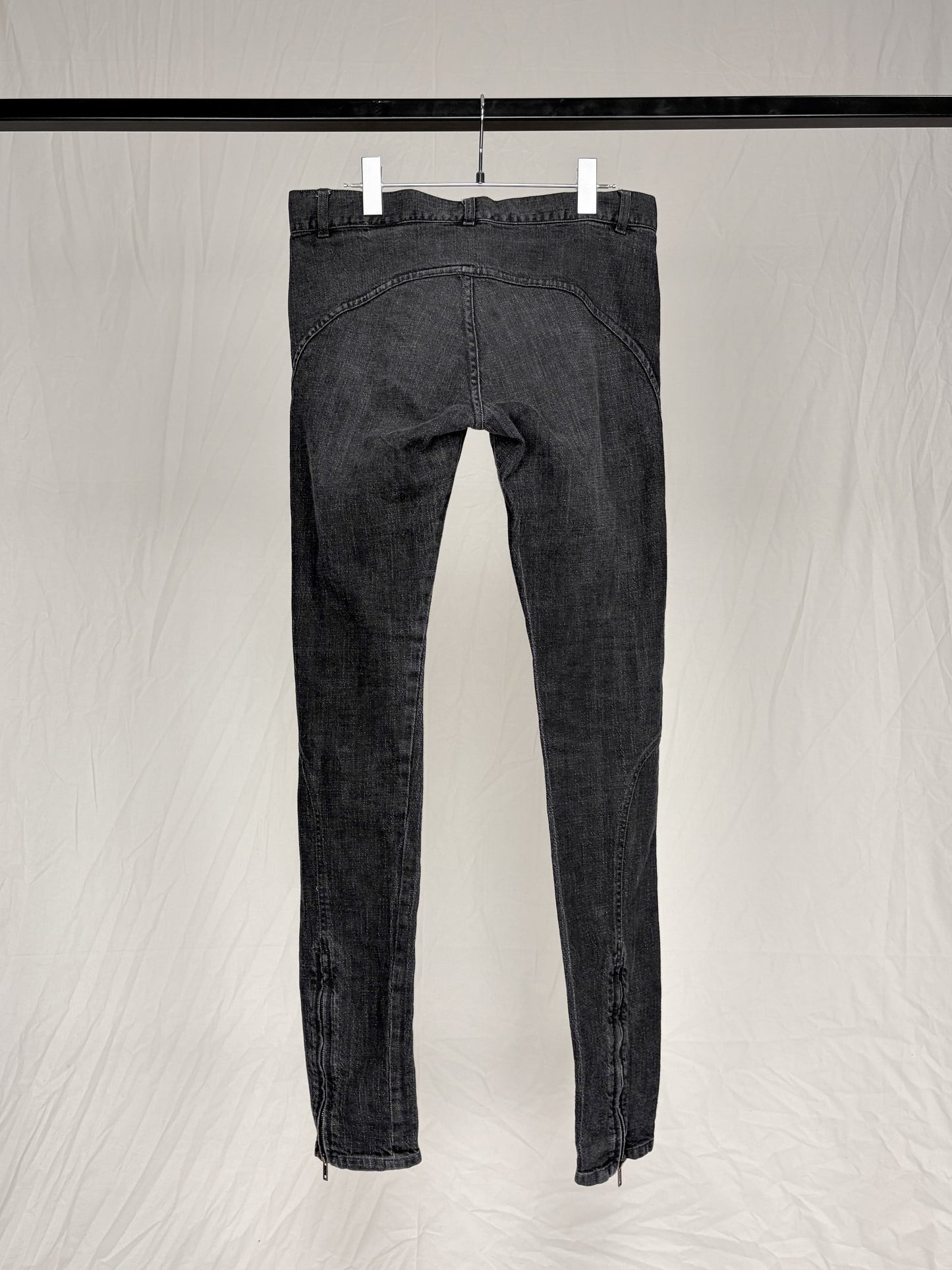 GEOMETRIC STITCH ZIP SKINNY JEANS