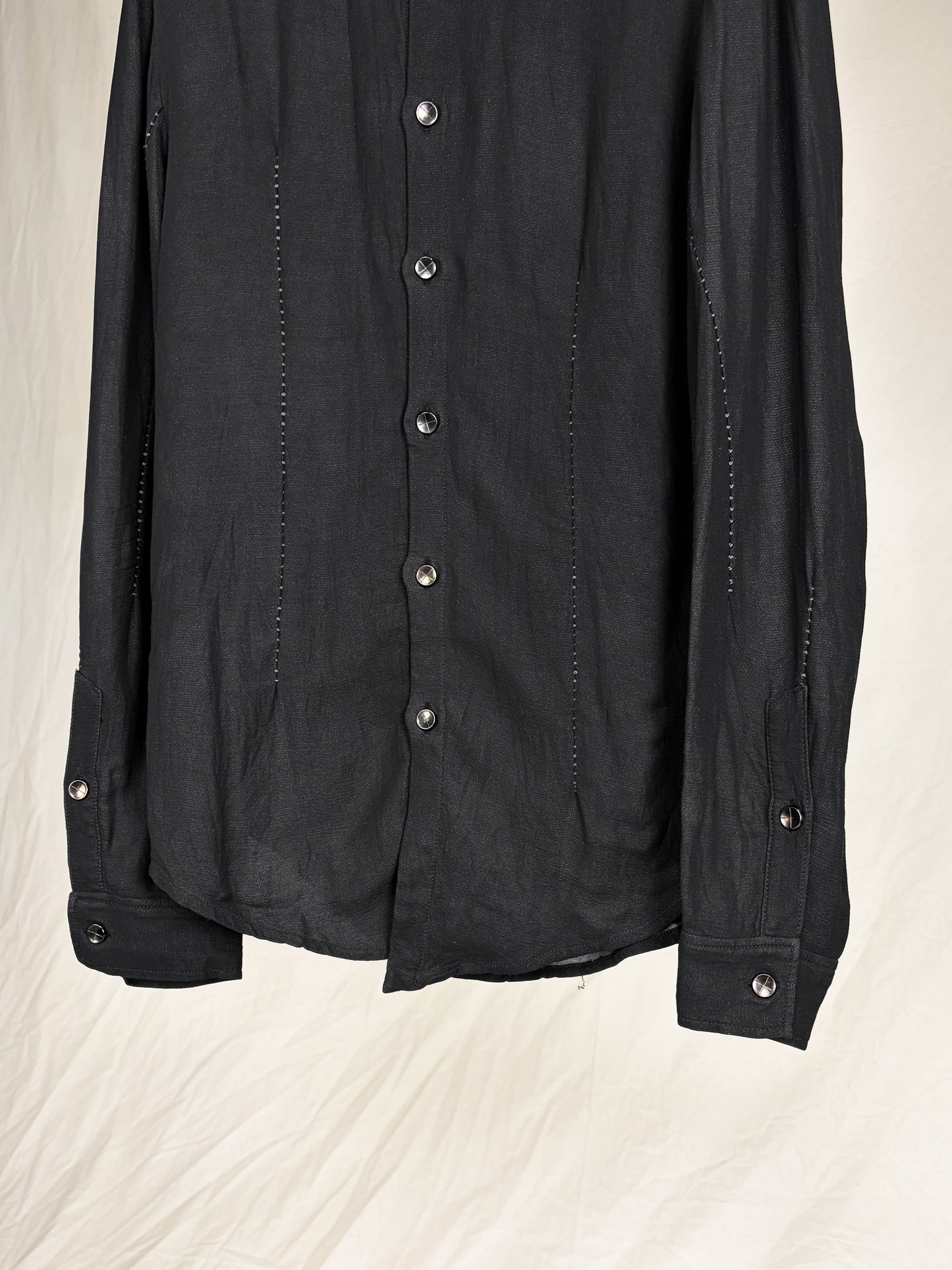 OVERLOCK STITCH BUTTON-UP SHIRT