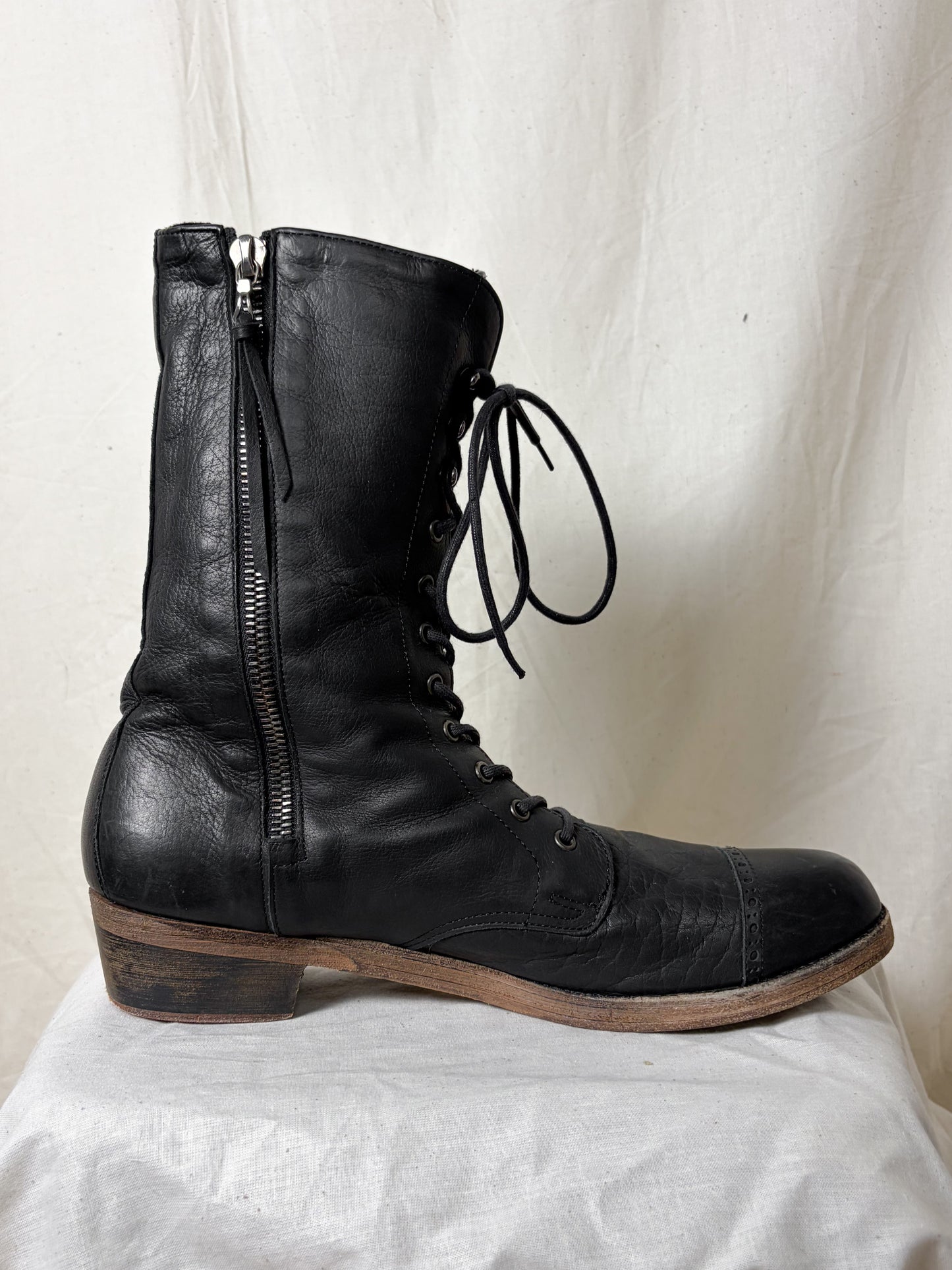 EARLY 2000s LEATHER COMBAT BOOTS