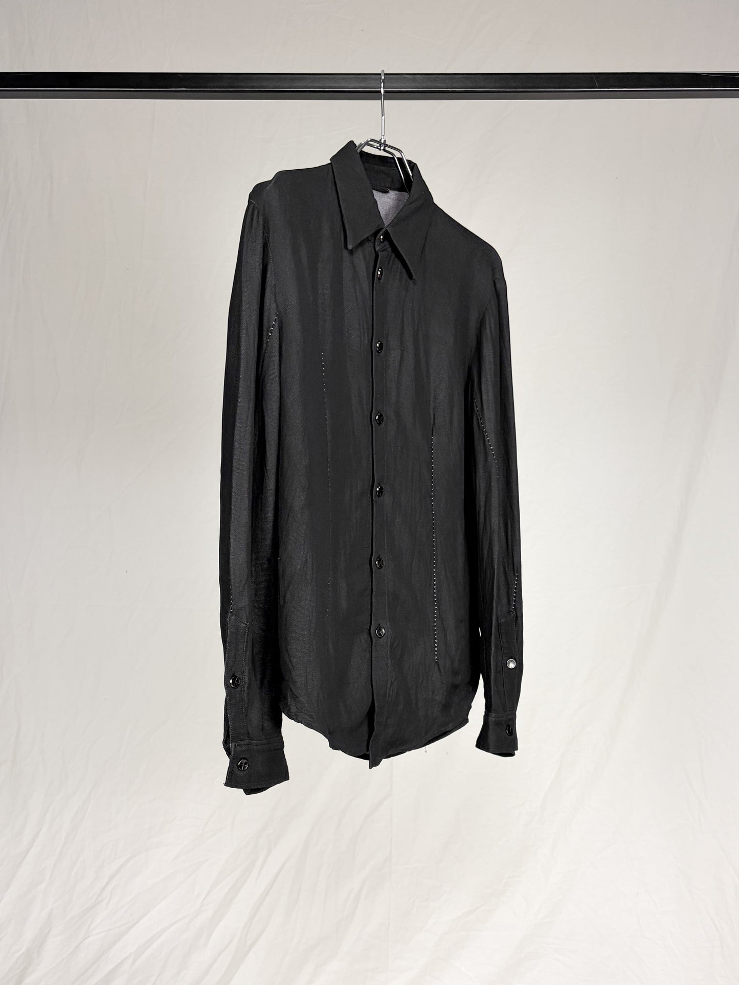 OVERLOCK STITCH BUTTON-UP SHIRT