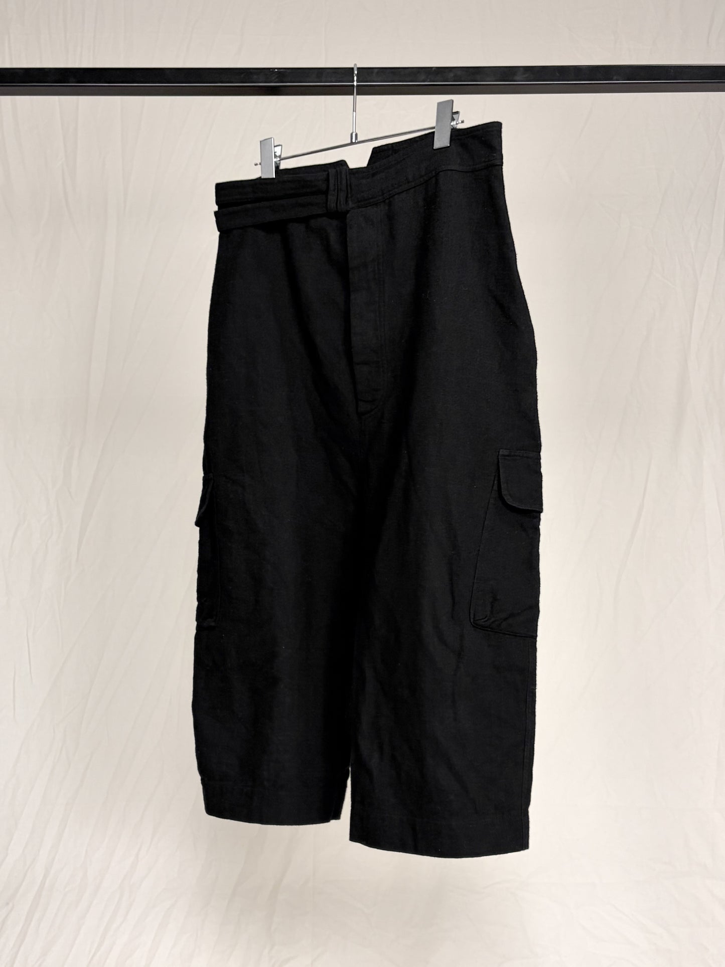 DROP-CROTCH CROPPED CARGO PANTS