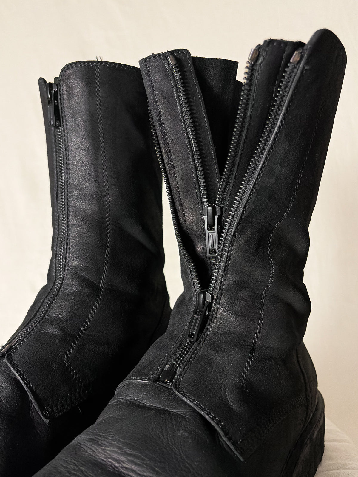 “WILLY A.” DOUBLE FRONT ZIP LEATHER BOOT