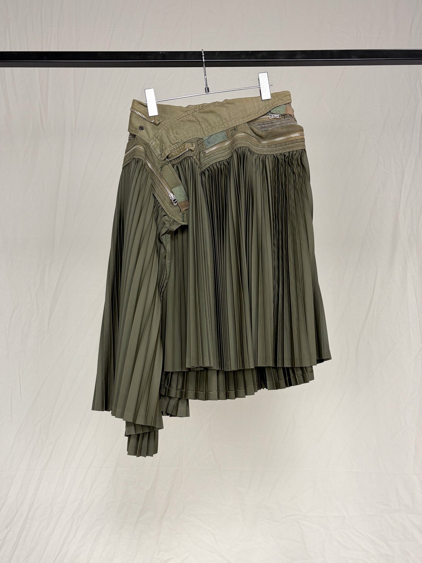 A/W2006 RECONSTRUCTED ASYMMETRICAL MILITARY SKIRT